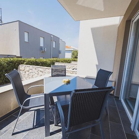 Apartments Lemon Novalja Bagian luar foto