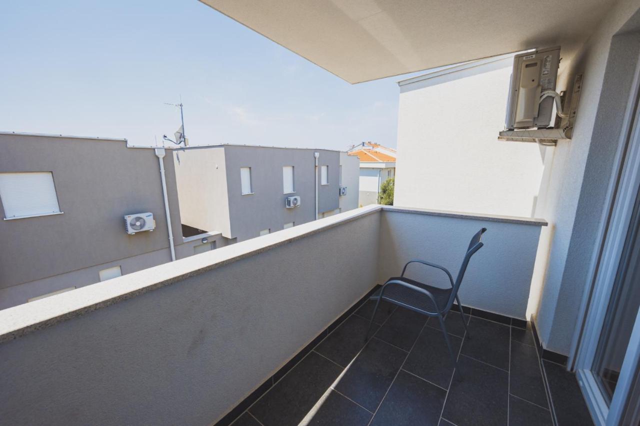 Apartments Lemon Novalja Bagian luar foto