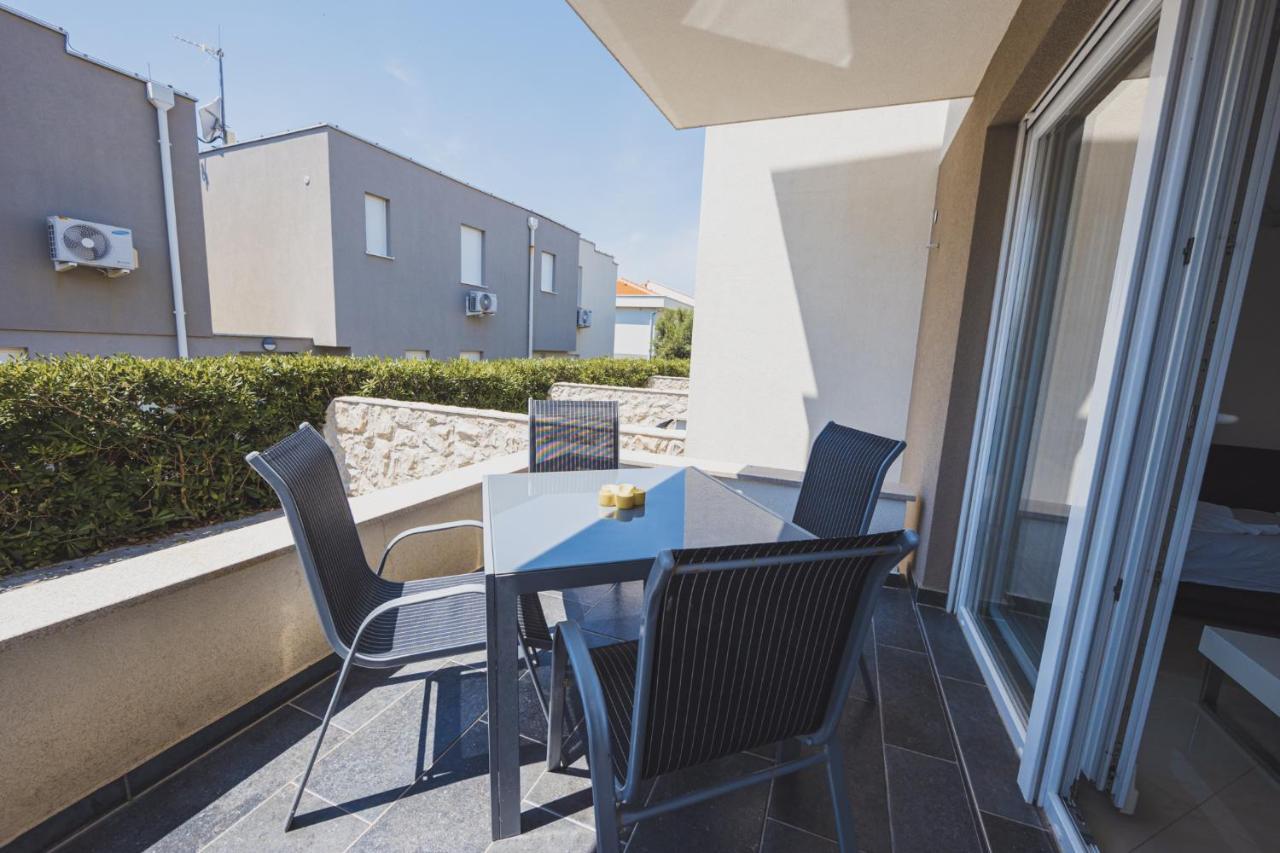 Apartments Lemon Novalja Bagian luar foto